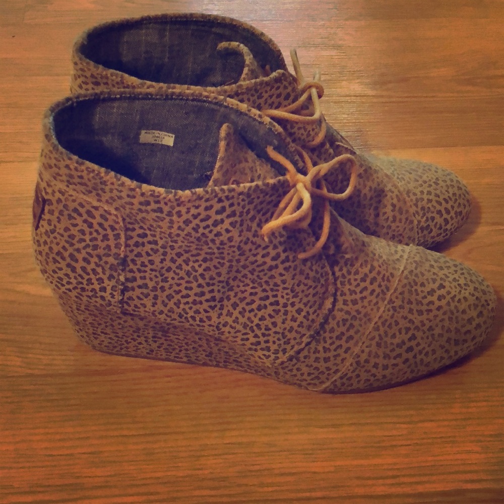 SALE😍 Leopard print TOMS heels ❤️ Size 12